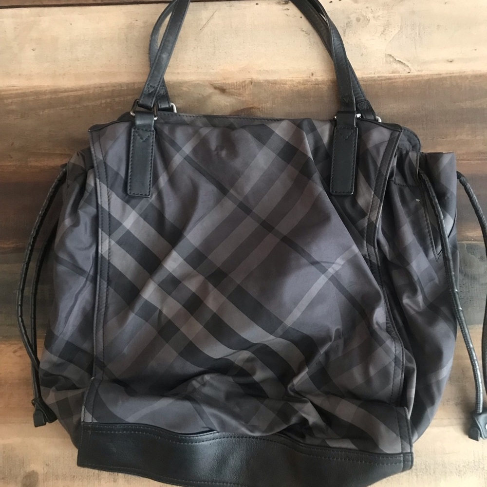 EUC Burberry Purse - Picture 2 of 13